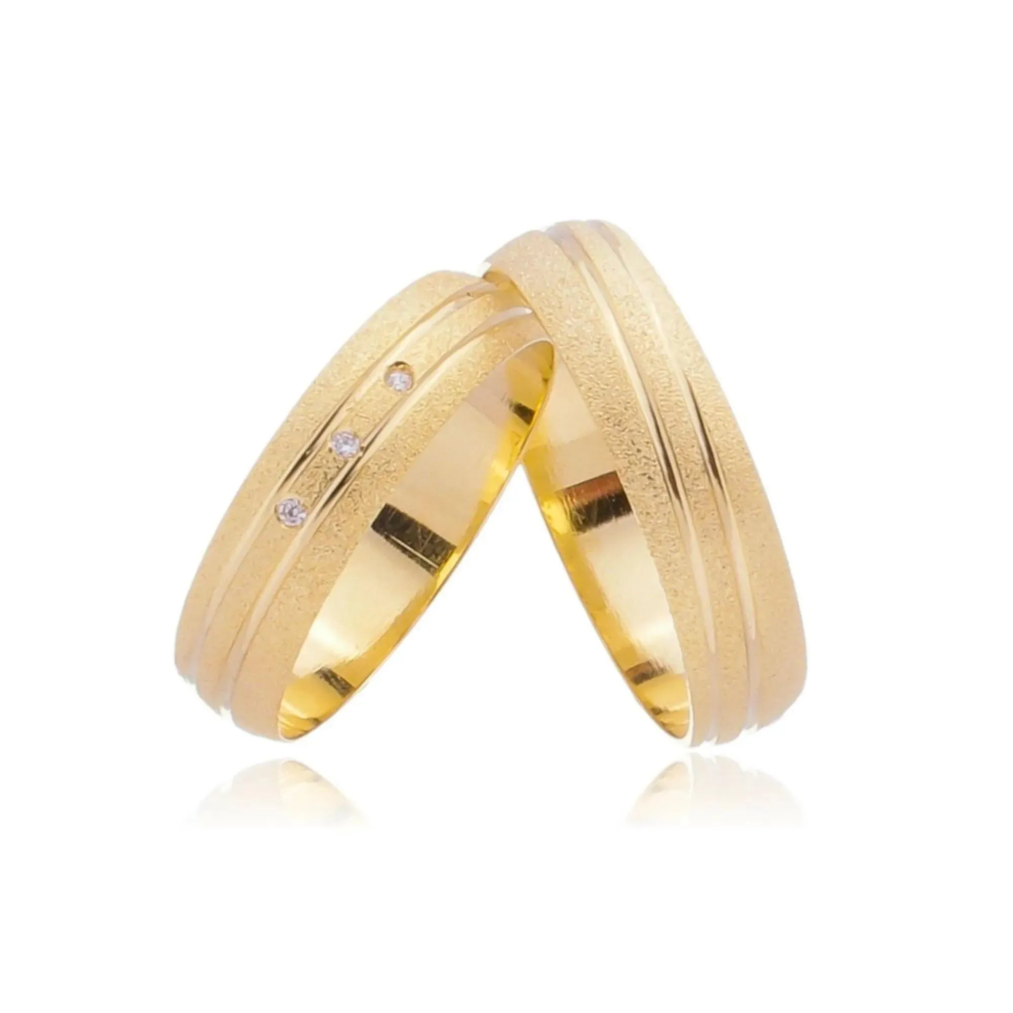 Par de Alianças de Casamento Banhada a Ouro 18k Diamantada 5mm + Anel Brinde