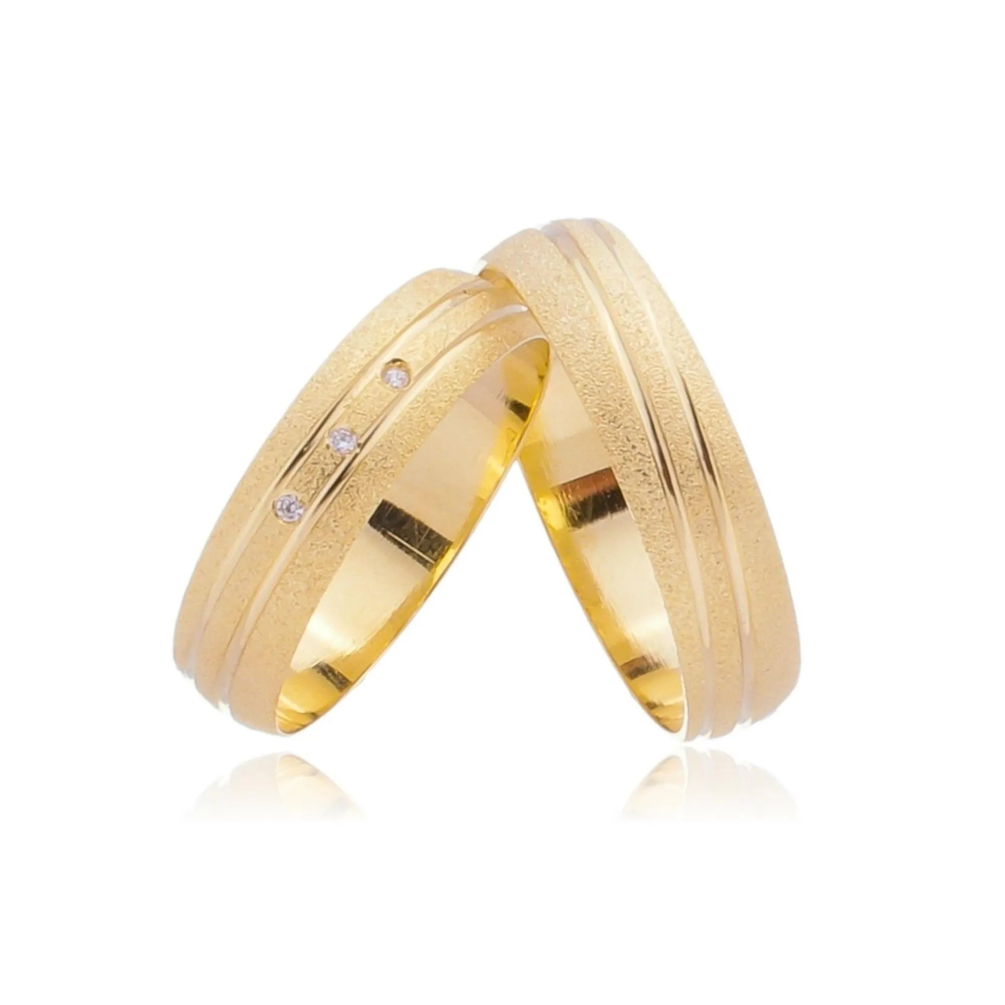 Par de Alianças de Casamento de Ouro 18K Reta 4mm + Anel Solitário Brinde